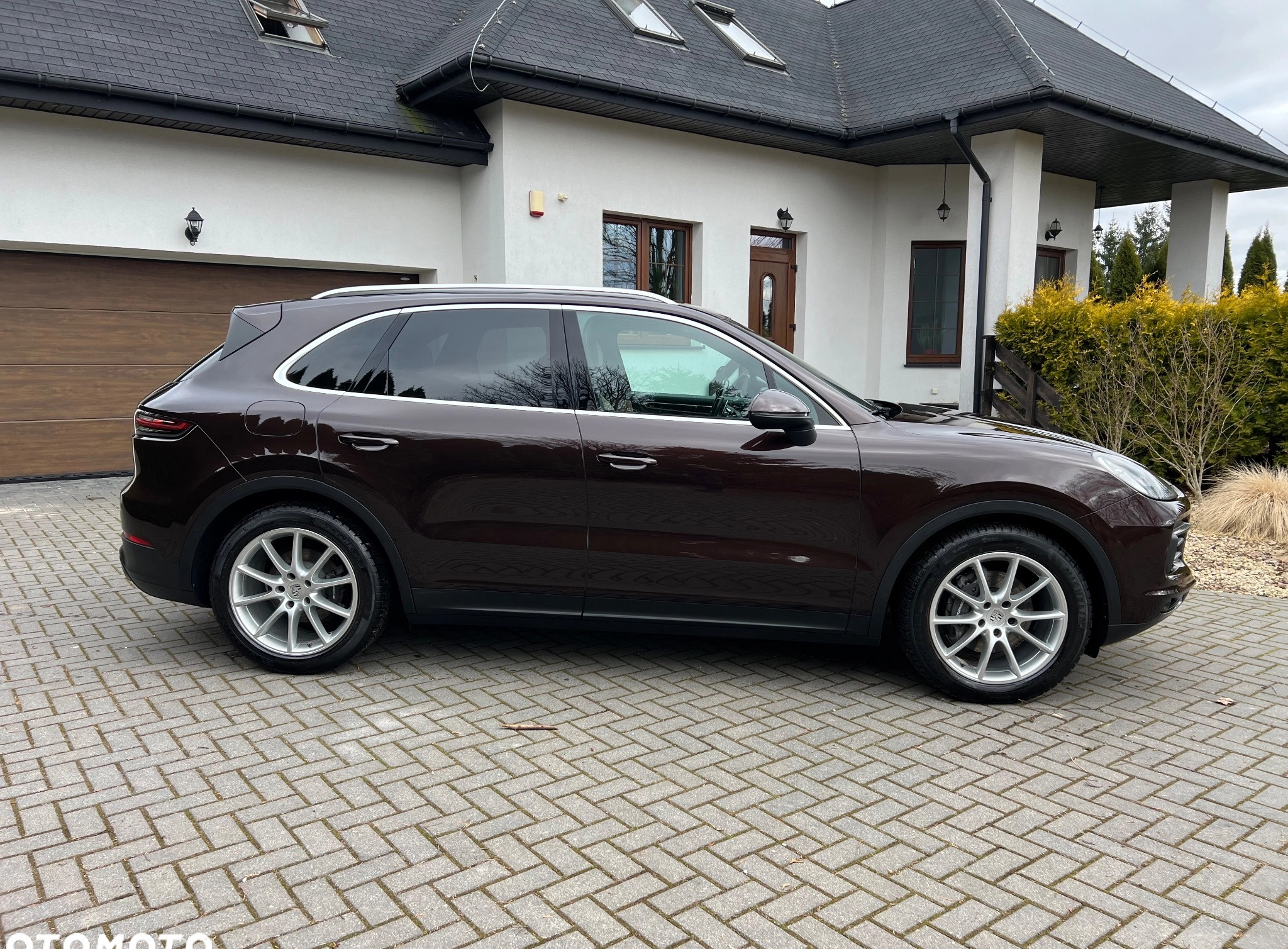 Porsche Cayenne cena 270600 przebieg: 126000, rok produkcji 2018 z Lublin małe 631